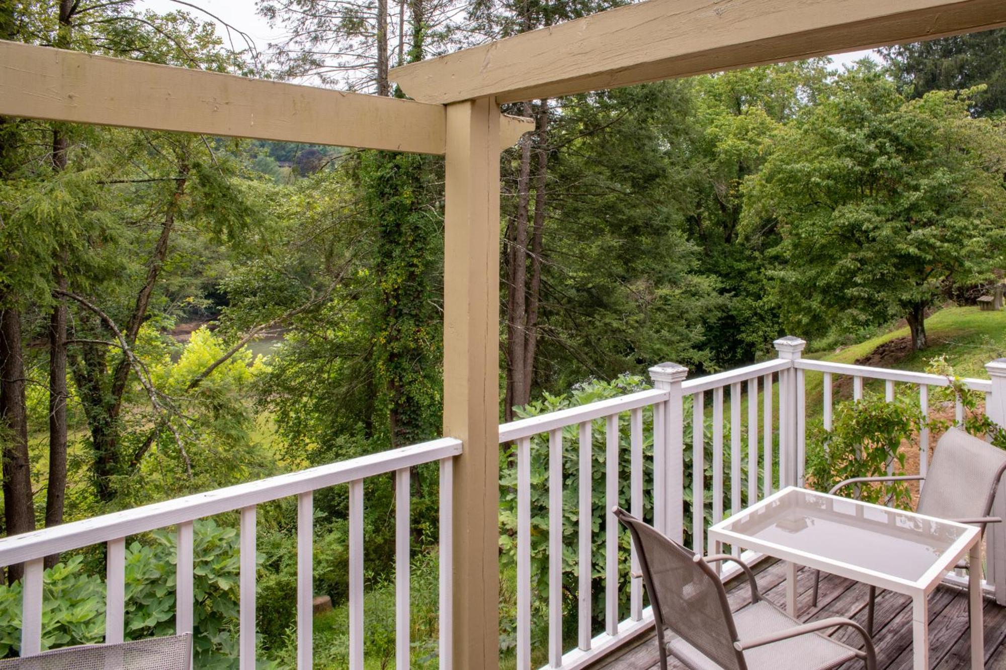 Elk River Hotel & Cafe Sutton 외부 사진