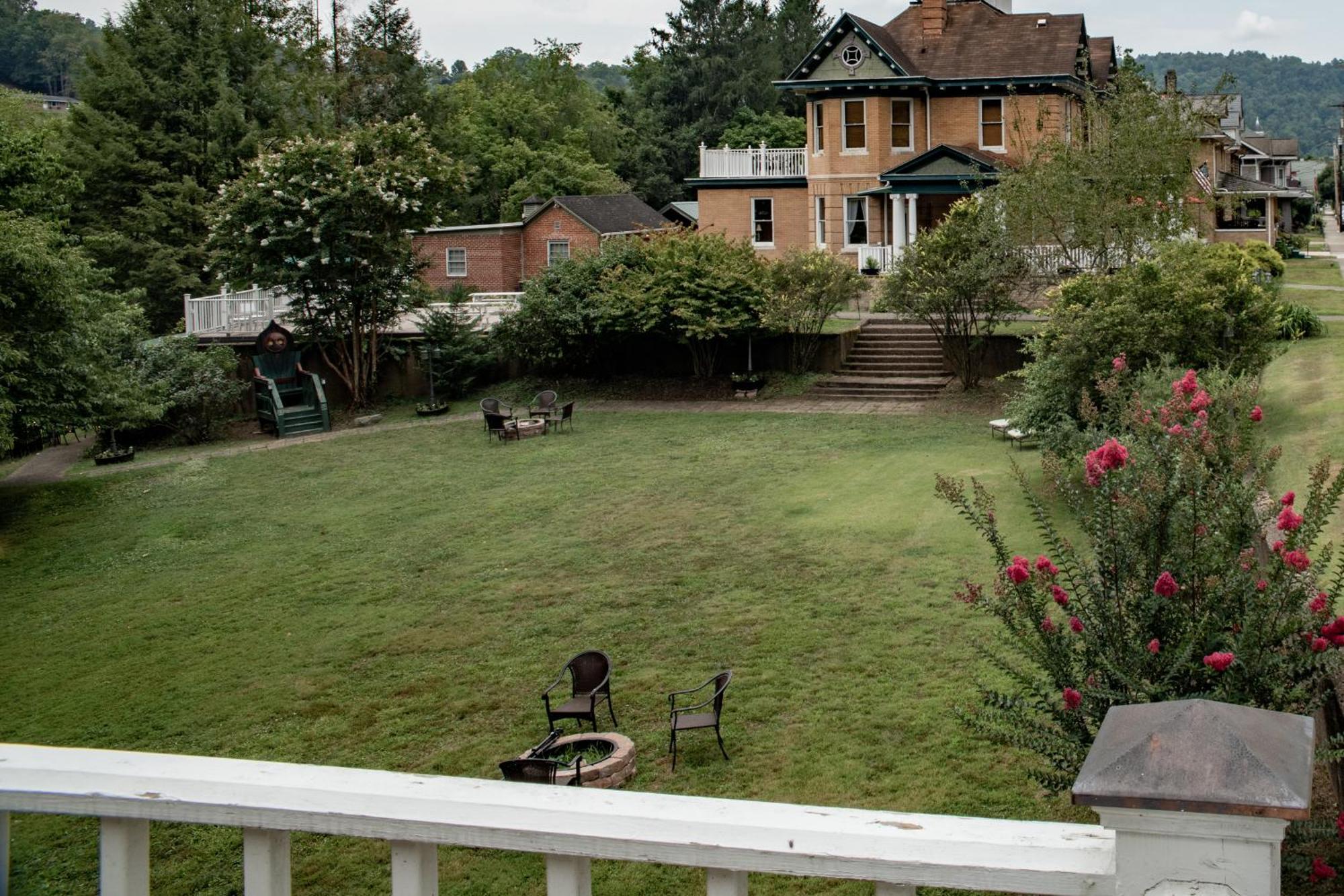 Elk River Hotel & Cafe Sutton 외부 사진